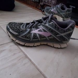 Brooks Womens Sneakers